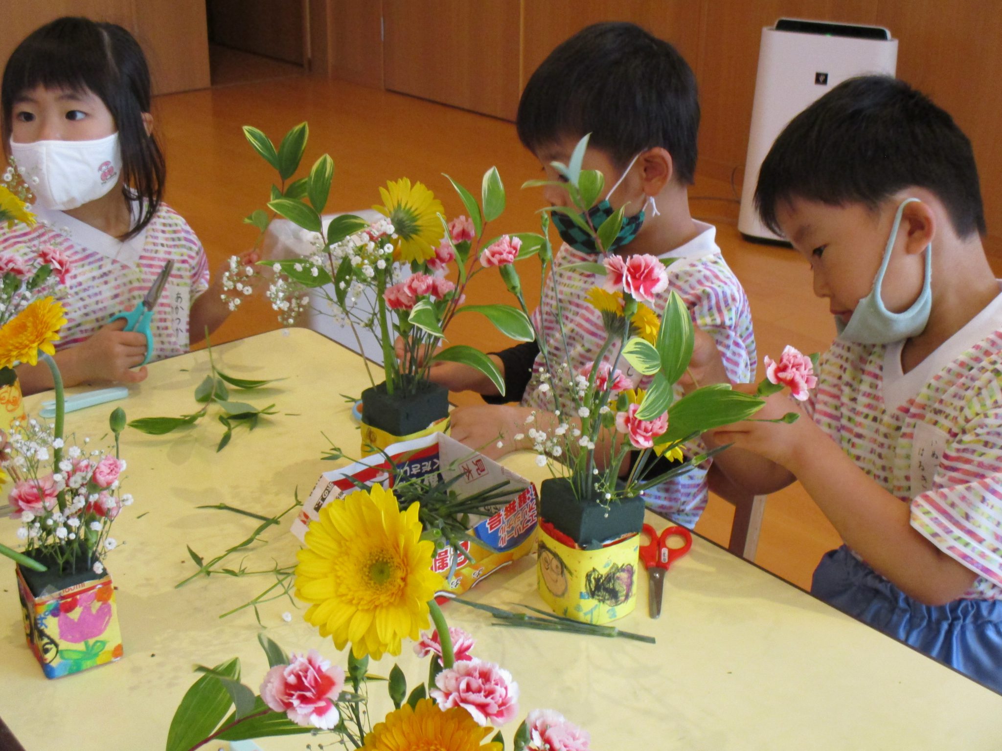 お花教室(年長組) | 学校法人岩口学園 さくら幼稚園・さくらんぼ保育園